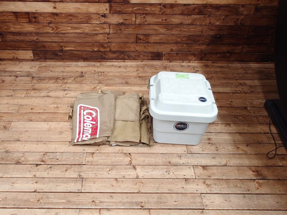 Colemanテント(横幕)